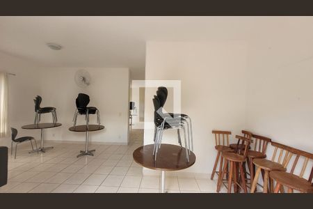 Apartamento à venda com 74m², 3 quartos e 2 vagas Apartamento à venda com 74m², 3 quartos e 2 vagasÁrea comum - Salão de festas