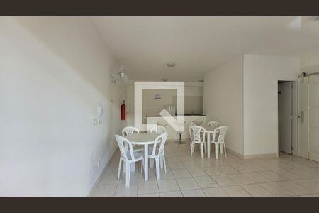 Apartamento à venda com 74m², 3 quartos e 2 vagas Apartamento à venda com 74m², 3 quartos e 2 vagasÁrea comum - Salão de festas