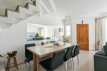 Casa à venda com 202m², 3 quartos e 4 vagasSala