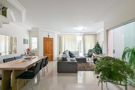 Casa à venda com 202m², 3 quartos e 4 vagasSala