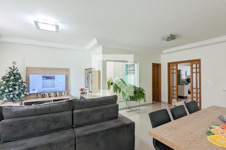 Casa à venda com 202m², 3 quartos e 4 vagasSala