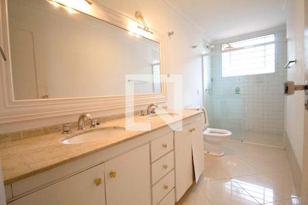 Casa à venda com 440m², 7 quartos e 3 vagasBanheiro da Suíte 1