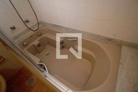 Casa à venda com 440m², 7 quartos e 3 vagasBanheiro 1