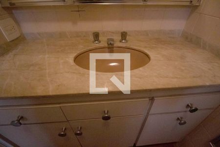 Casa à venda com 440m², 7 quartos e 3 vagasBanheiro da Suíte 2