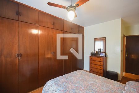 Casa à venda com 270m², 3 quartos e 1 vagaSuíte 