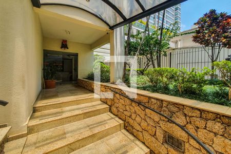 Apartamento para alugar com 65m², 2 quartos e 1 vagaFachada e portaria