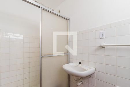 Banheiro de apartamento à venda com 1 quarto, 50m² em São João, Porto Alegre