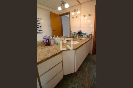 Apartamento à venda com 160m², 3 quartos e 3 vagasBanheiro da Suíte 1