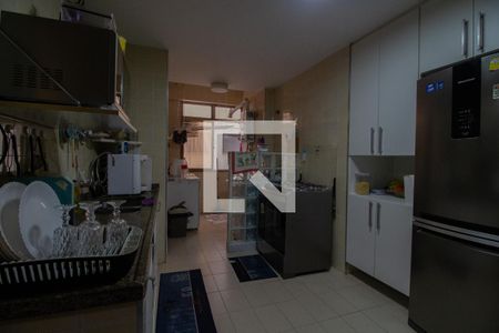 Apartamento à venda com 180m², 3 quartos e 2 vagas Apartamento à venda com 180m², 3 quartos e 2 vagasCozinha
