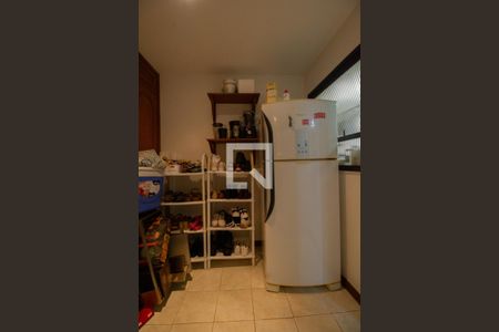 Apartamento à venda com 180m², 3 quartos e 2 vagas Apartamento à venda com 180m², 3 quartos e 2 vagasQuarto de Serviço