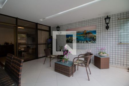 Apartamento à venda com 180m², 3 quartos e 2 vagas Apartamento à venda com 180m², 3 quartos e 2 vagasVaranda