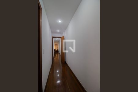 Apartamento à venda com 180m², 3 quartos e 2 vagas Apartamento à venda com 180m², 3 quartos e 2 vagasCorredor