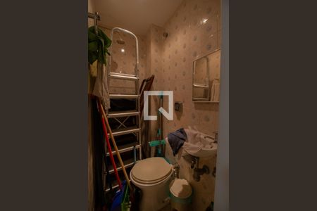 Apartamento à venda com 180m², 3 quartos e 2 vagas Apartamento à venda com 180m², 3 quartos e 2 vagasBanheiro de serviço