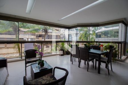 Apartamento à venda com 180m², 3 quartos e 2 vagas Apartamento à venda com 180m², 3 quartos e 2 vagasVaranda