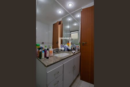 Apartamento à venda com 180m², 3 quartos e 2 vagas Apartamento à venda com 180m², 3 quartos e 2 vagasBanheiro da Suíte