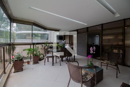 Apartamento à venda com 180m², 3 quartos e 2 vagas Apartamento à venda com 180m², 3 quartos e 2 vagasVaranda