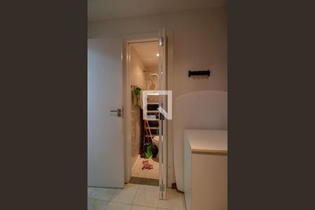 Apartamento à venda com 180m², 3 quartos e 2 vagas Apartamento à venda com 180m², 3 quartos e 2 vagasQuarto de Serviço