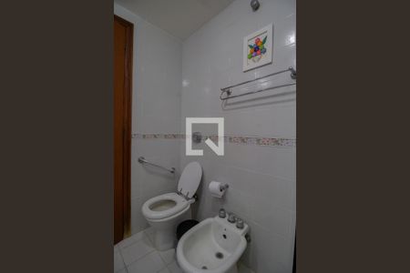 Apartamento à venda com 180m², 3 quartos e 2 vagas Apartamento à venda com 180m², 3 quartos e 2 vagasBanheiro da Suíte