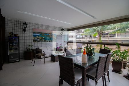 Apartamento à venda com 180m², 3 quartos e 2 vagas Apartamento à venda com 180m², 3 quartos e 2 vagasVaranda