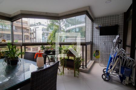 Apartamento à venda com 180m², 3 quartos e 2 vagas Apartamento à venda com 180m², 3 quartos e 2 vagasVaranda