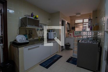 Apartamento à venda com 180m², 3 quartos e 2 vagas Apartamento à venda com 180m², 3 quartos e 2 vagasCozinha