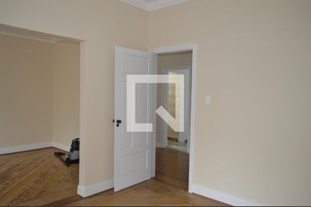 Sala de casa à venda com 7 quartos, 250m² em Cambuci, São Paulo