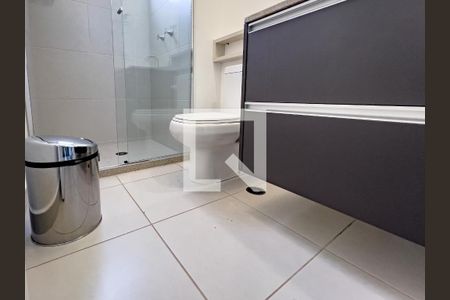 Apartamento para alugar com 29m², 1 quarto e 1 vaga Apartamento para alugar com 29m², 1 quarto e 1 vagaBanheiro, armário, louça sanitária, lixeira automática
