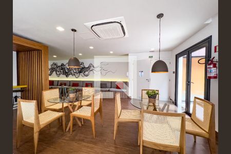 Apartamento para alugar com 29m², 1 quarto e 1 vaga Apartamento para alugar com 29m², 1 quarto e 1 vagaÁrea comum - Salão de festas, mesas e cadeiras