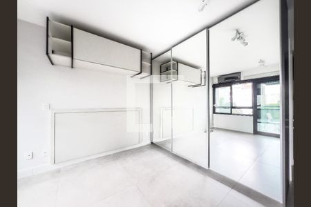 Quarto, armário de porta espelhada de apartamento para alugar com 1 quarto, 29m² em Vila Olímpia, São Paulo