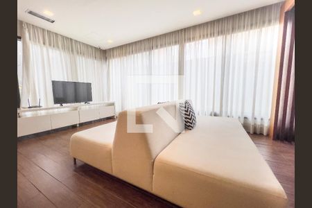 Apartamento para alugar com 29m², 1 quarto e 1 vaga Apartamento para alugar com 29m², 1 quarto e 1 vagaÁrea comum - Salão de festas, estar com TV