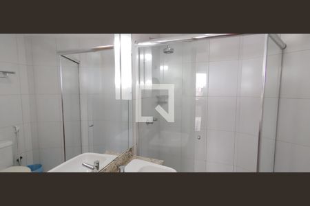 Banheiro de kitnet/studio para alugar com 1 quarto, 50m² em Caminho das Árvores, Salvador