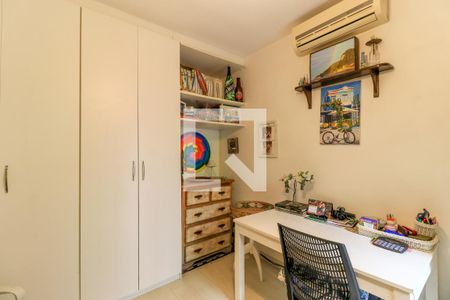 Casa à venda com 280m², 3 quartos e 3 vagasEscritório