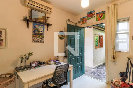 Casa à venda com 280m², 3 quartos e 3 vagasEscritório