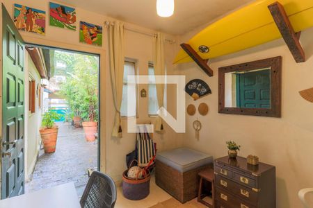 Casa à venda com 280m², 3 quartos e 3 vagasEscritório