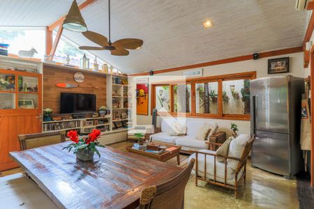 Casa à venda com 280m², 3 quartos e 3 vagasSala de TV/Churrasqueira