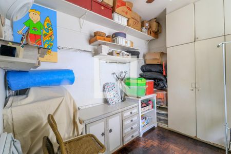 Casa à venda com 280m², 3 quartos e 3 vagasQuarto de Serviço