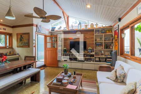 Casa à venda com 280m², 3 quartos e 3 vagasSala de TV/Churrasqueira