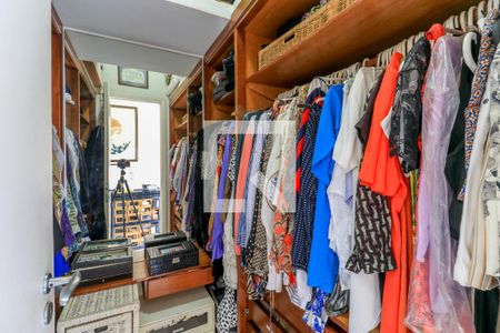 Casa à venda com 280m², 3 quartos e 3 vagasCloset da suíte 2