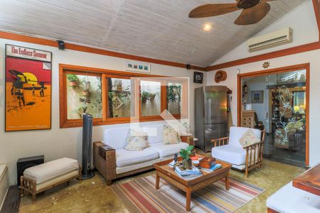 Casa à venda com 280m², 3 quartos e 3 vagasSala de TV/Churrasqueira