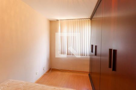 Quarto 1 de apartamento para alugar com 2 quartos, 54m² em Capão Raso, Curitiba