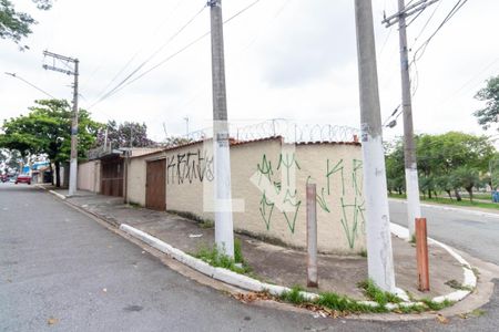 Casa à venda com 370m², 6 quartos e 4 vagas Casa à venda com 370m², 6 quartos e 4 vagasFachada