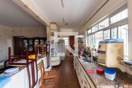 Casa à venda com 370m², 6 quartos e 4 vagas Casa à venda com 370m², 6 quartos e 4 vagasCozinha