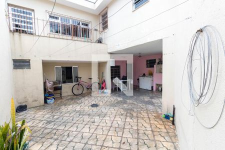 Casa à venda com 370m², 6 quartos e 4 vagas Casa à venda com 370m², 6 quartos e 4 vagasGaragem