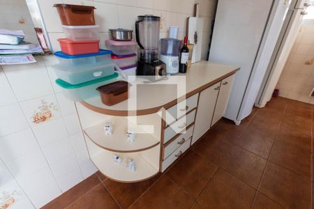 Casa à venda com 370m², 6 quartos e 4 vagas Casa à venda com 370m², 6 quartos e 4 vagasCozinha - Armários