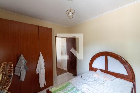 Casa à venda com 370m², 6 quartos e 4 vagas Casa à venda com 370m², 6 quartos e 4 vagasQuarto 2