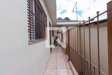 Casa à venda com 370m², 6 quartos e 4 vagas Casa à venda com 370m², 6 quartos e 4 vagasCorredor