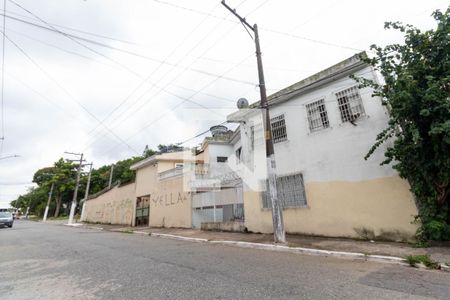 Casa à venda com 370m², 6 quartos e 4 vagas Casa à venda com 370m², 6 quartos e 4 vagasFachada