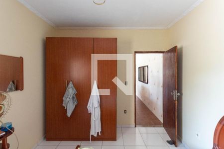 Casa à venda com 370m², 6 quartos e 4 vagas Casa à venda com 370m², 6 quartos e 4 vagasQuarto 2