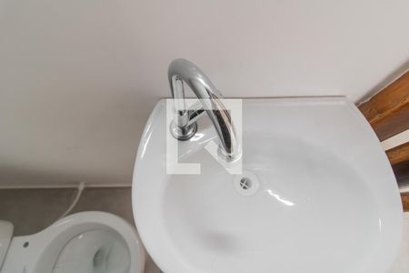 Lavabo de casa de condomínio para alugar com 2 quartos, 70m² em Vila Rio Branco, São Paulo