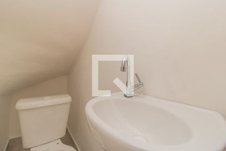Lavabo de casa de condomínio para alugar com 2 quartos, 70m² em Vila Rio Branco, São Paulo